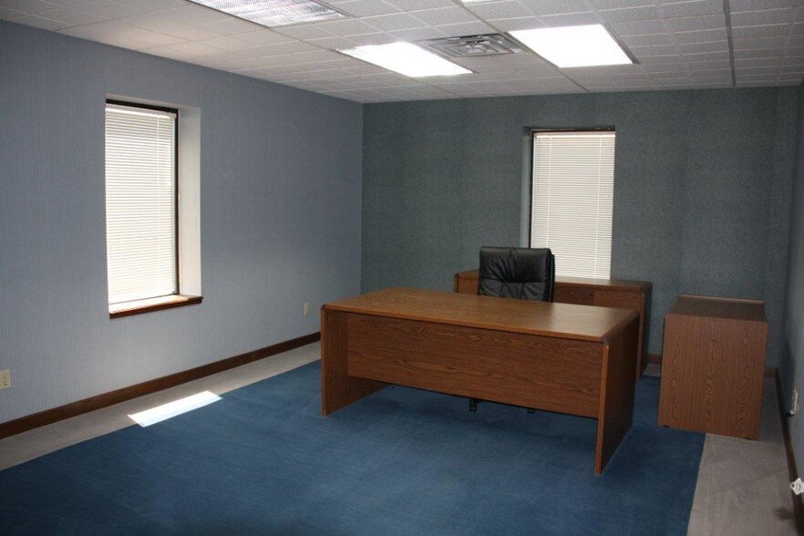 More Photos Of 13720 E 42nd Ter, Independence Office For Lease