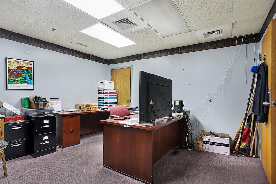 More Photos Of 35 S Main St, Batesville Warehouse For Sale