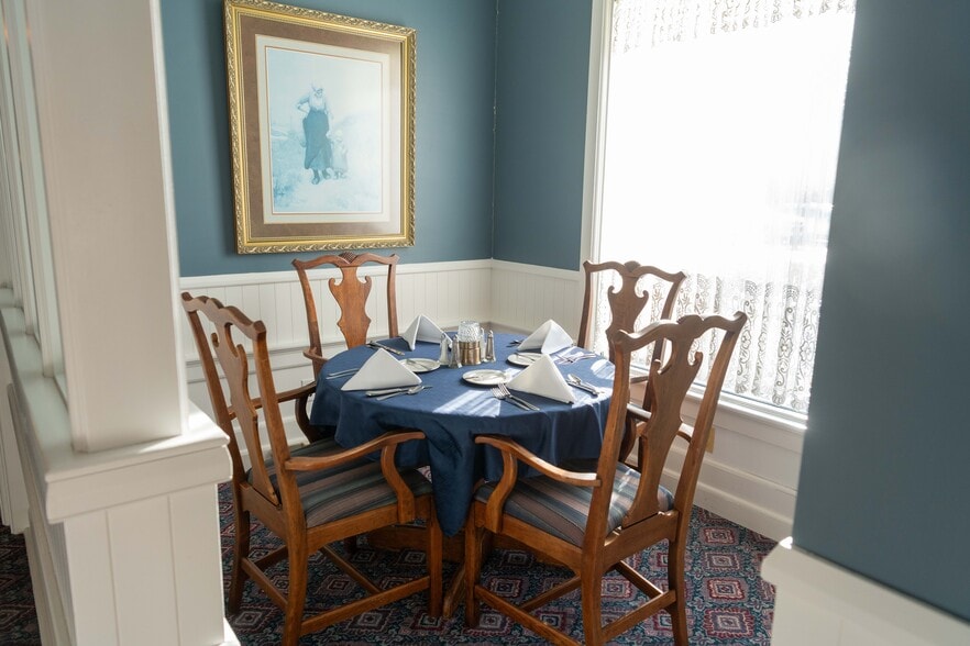 More Photos Of 1111 Washington St, Pella Hospitality For Sale