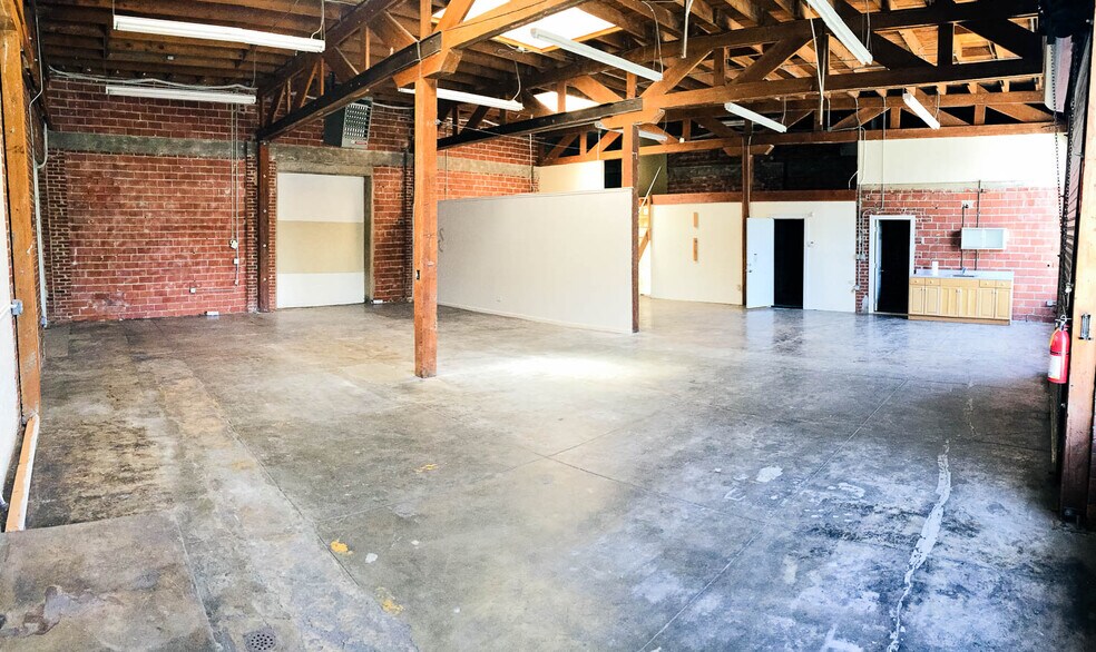 More Photos Of 2295 San Pablo Ave, Berkeley Showroom For Lease