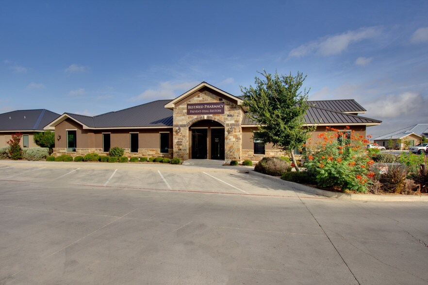 More Photos Of 2115 Stephens Pl, New Braunfels Medical For Lease