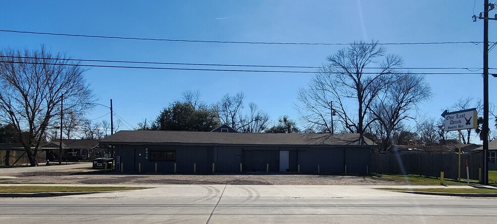 Primary Photo Of 6416 Wallisville Rd, Houston Restaurant For Lease
