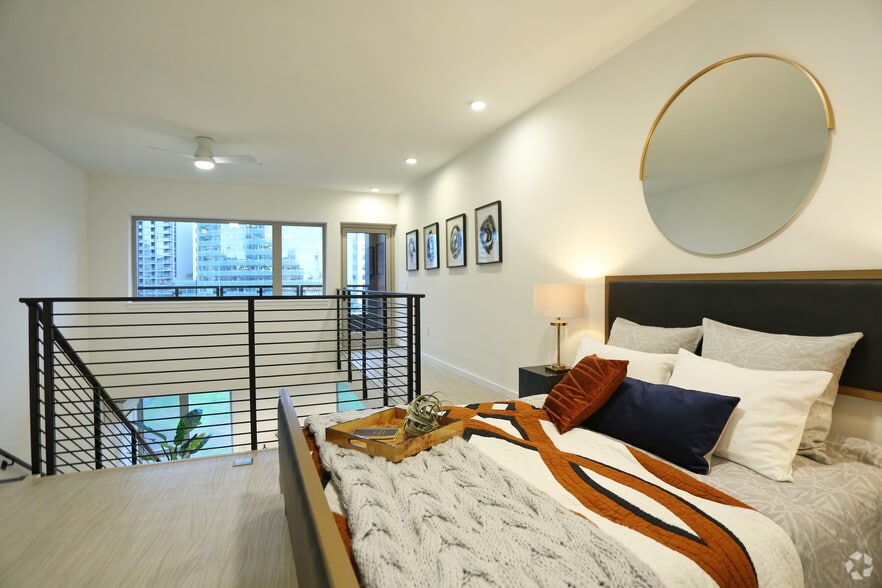 More Photos Of 910 John St, Seattle Apartments For Lease