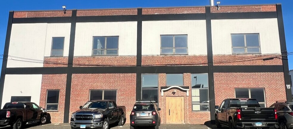 More Photos Of 375 Fairfield Ave, Stamford Warehouse For Lease