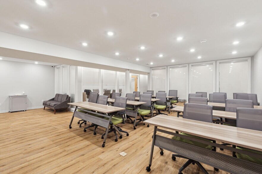 More Photos Of 6713 Ogontz Ave, Philadelphia Office For Sale