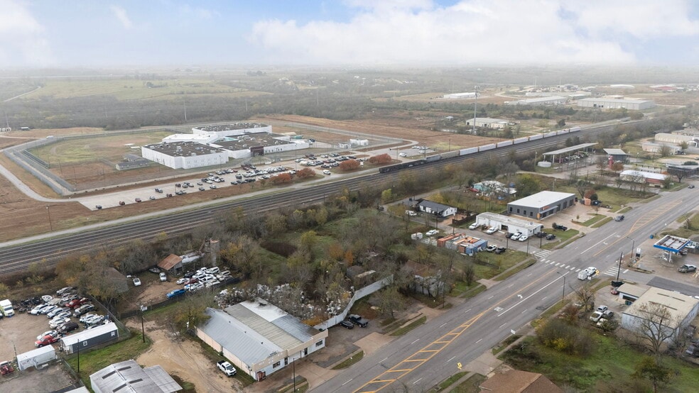 More Photos Of 921 W 2nd St, Taylor Land For Sale