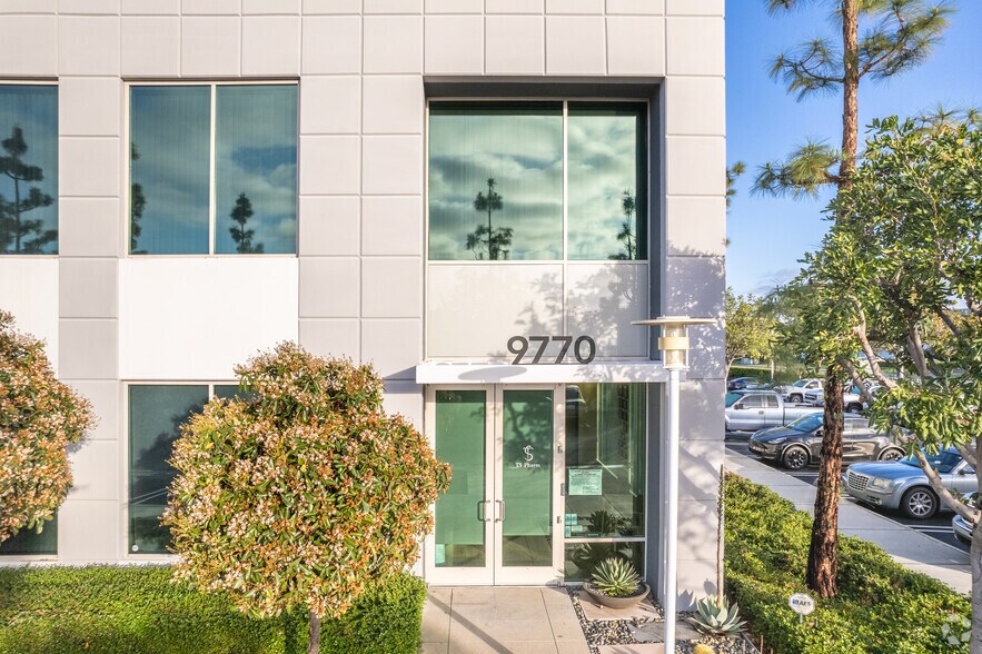 More Photos Of 9740-9760 Research Dr, Irvine Warehouse For Lease