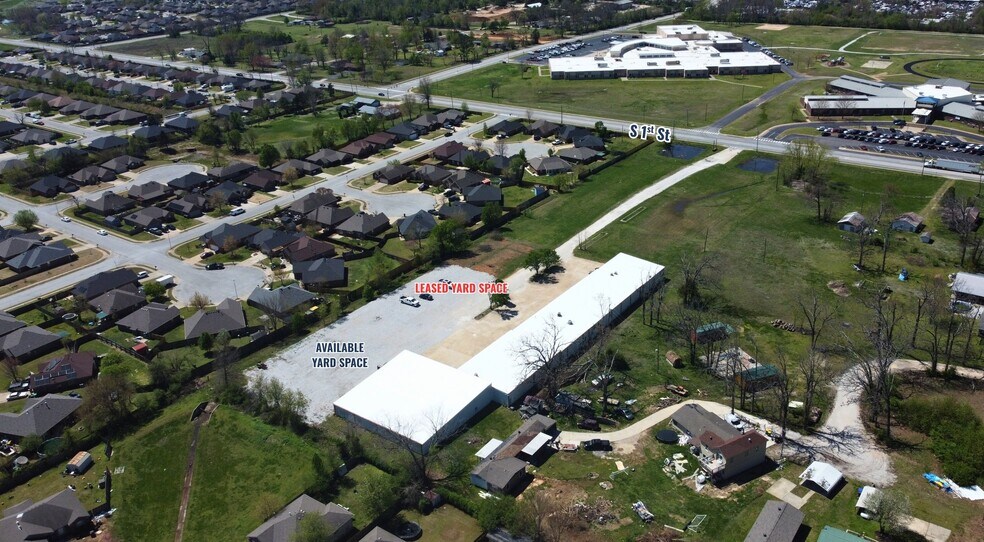 More Photos Of 2917 S 1st St, Rogers Warehouse For Lease