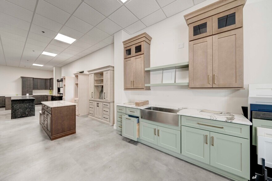 More Photos Of 17684 Cordova Pl, Panama City Beach Distribution For Lease