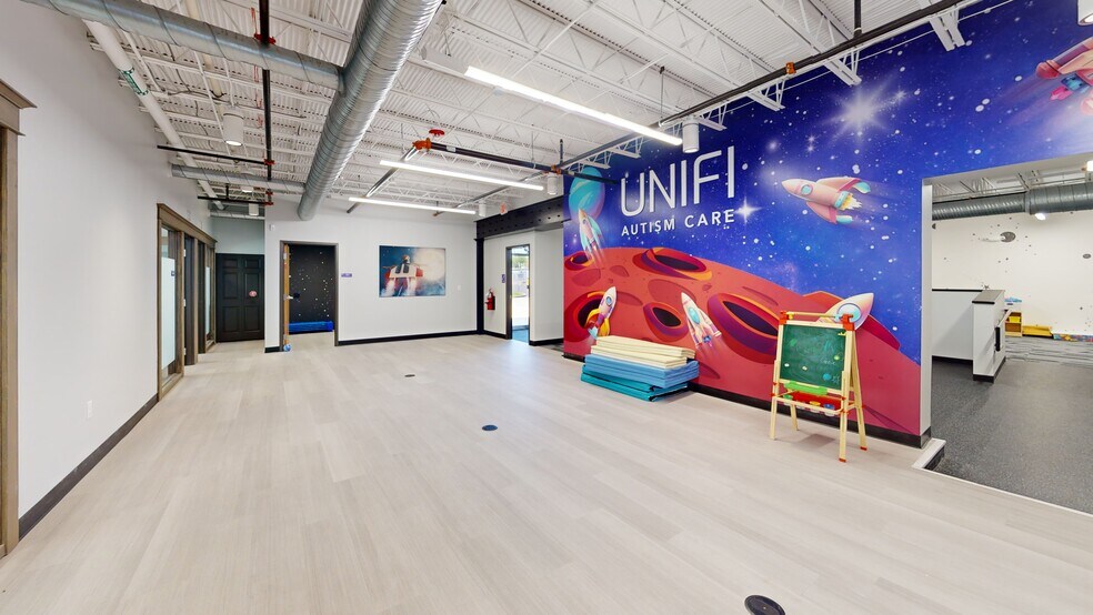 More Photos Of 6161 N Hillside Ave, Indianapolis Loft Creative Space For Lease
