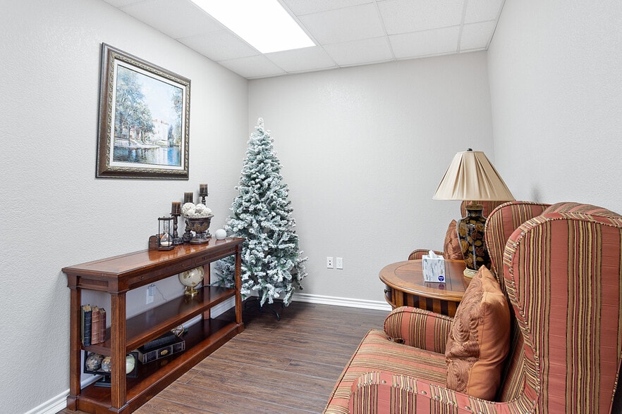 More Photos Of 6724 Paluxy Dr, Tyler Office For Lease