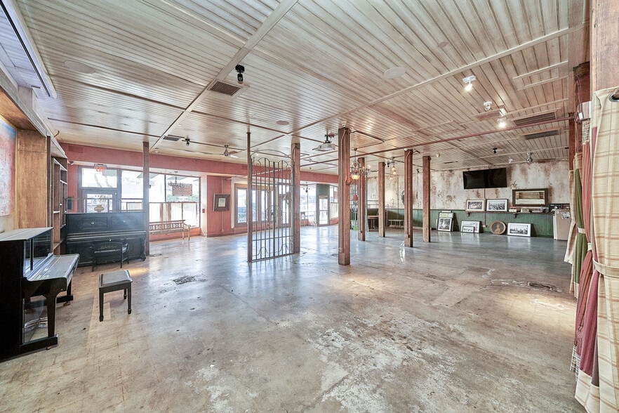 More Photos Of 1076-1080 S Fairfax Ave, Los Angeles Restaurant For Sale