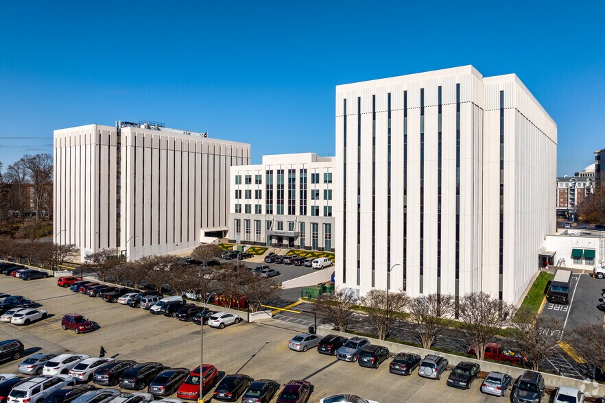 More Photos Of 5950 Fairview Rd, Charlotte Office For Lease