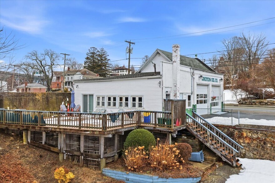 More Photos Of 53 Thames St, Groton Marina For Sale