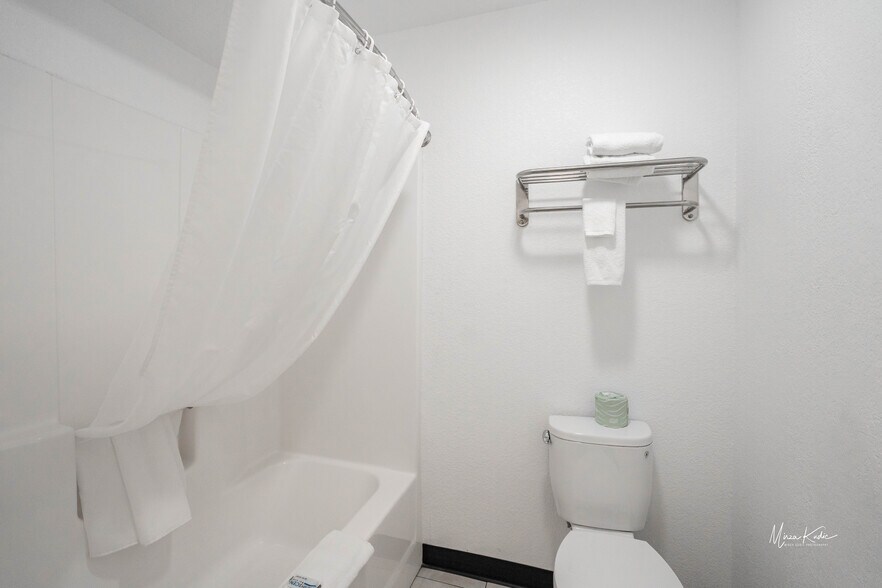 More Photos Of 203 SW 7th St, Stuart Hotel For Sale