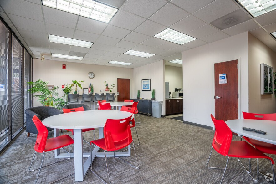 More Photos Of 1395 S Marietta Pky SE, Marietta Unknown For Lease