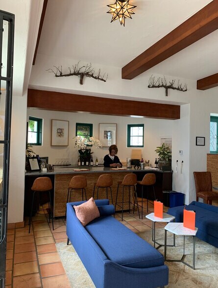 More Photos Of 5-129 El Paseo, Santa Barbara Unknown For Lease