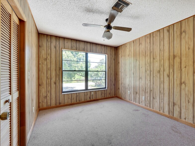 More Photos Of 1055 27th Ave SW, Vero Beach Flex For Sale