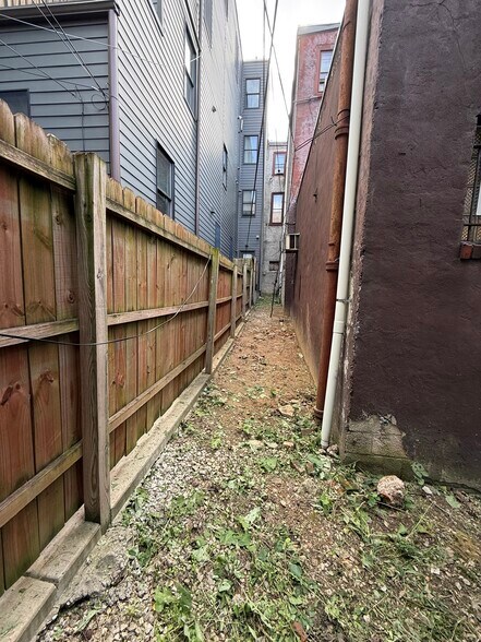 More Photos Of 1641 W Girard Ave, Philadelphia Office Residential For Sale