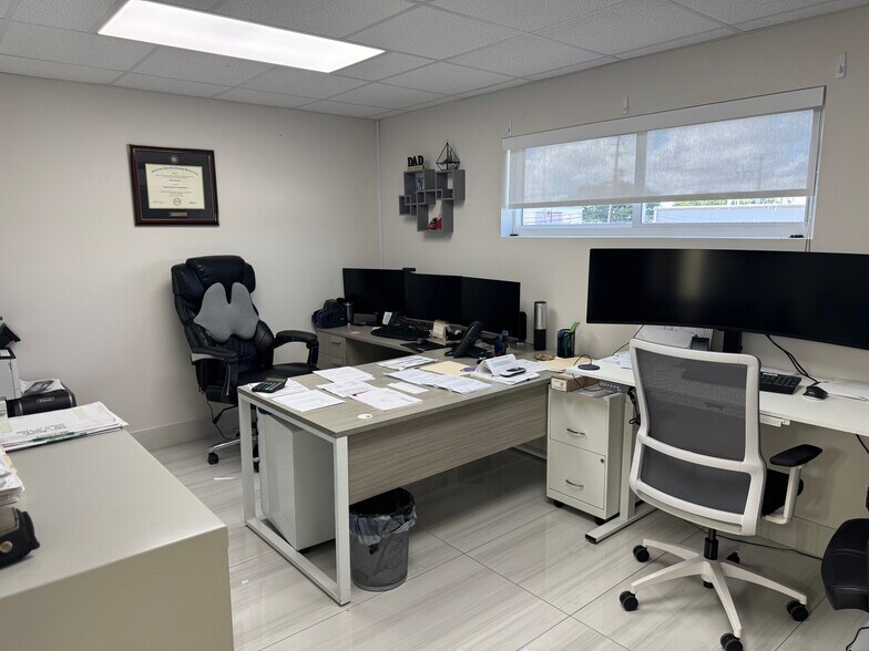 More Photos Of 2200-2208 SW 59th Ave, West Park Warehouse For Sale