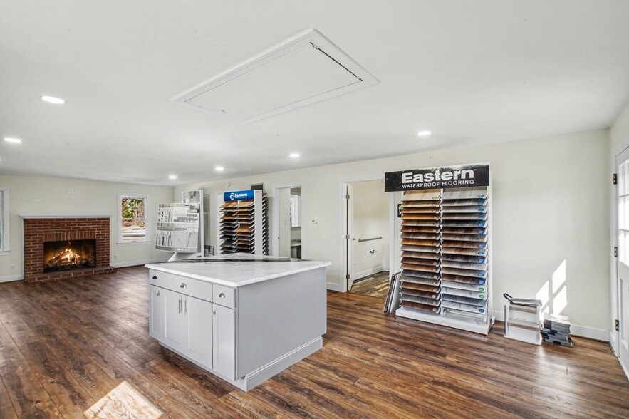 More Photos Of 2603 Lafayette Blvd, Fredericksburg General Retail For Lease