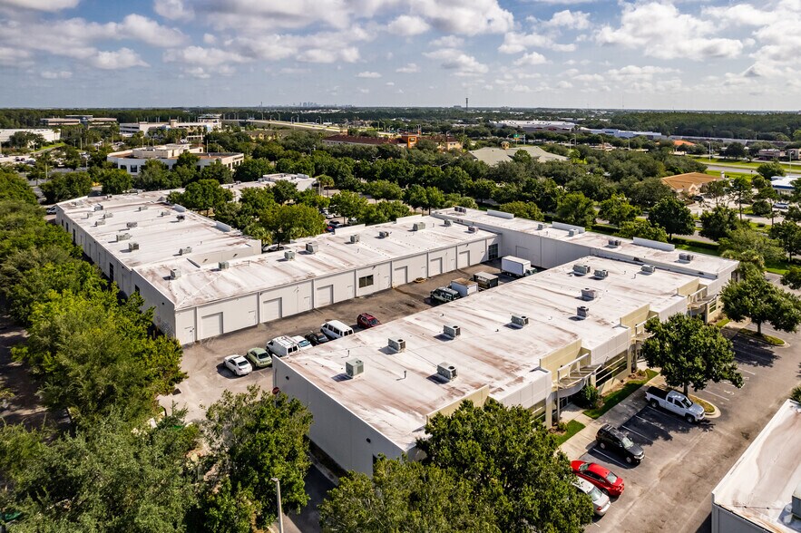 More Photos Of 8810 Commodity Cir, Orlando Showroom For Lease