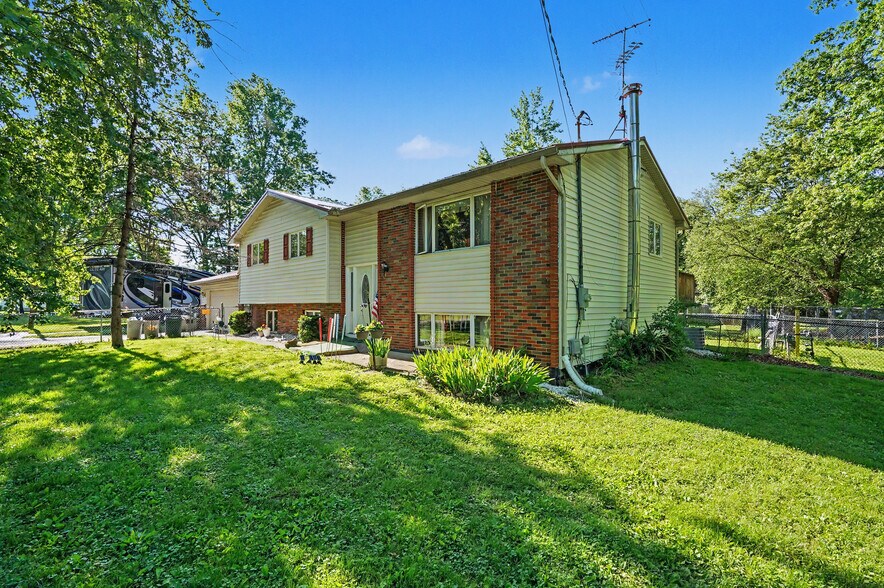 More Photos Of 4250 Herr Fieldhouse Rd, Southington Veterinarian Kennel For Sale