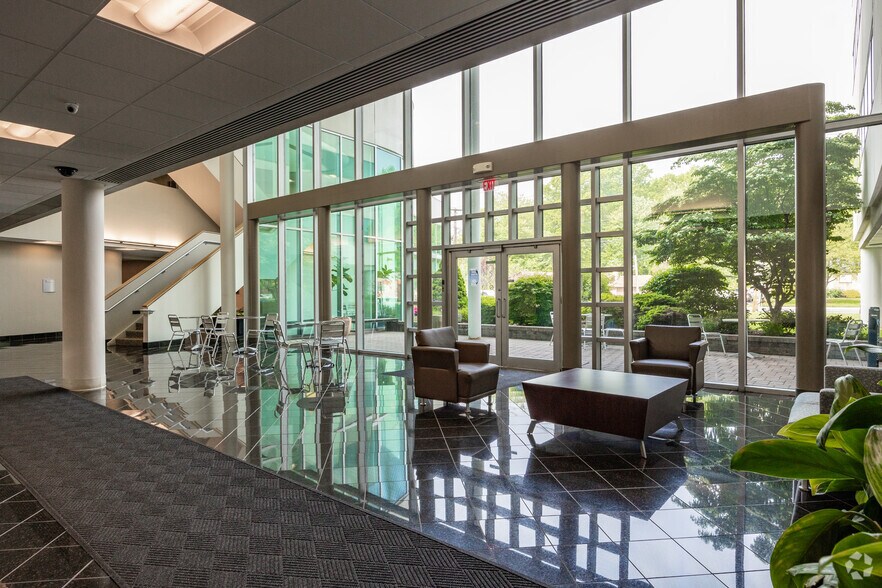 More Photos Of 30 Two Bridges Rd, Fairfield Office For Lease