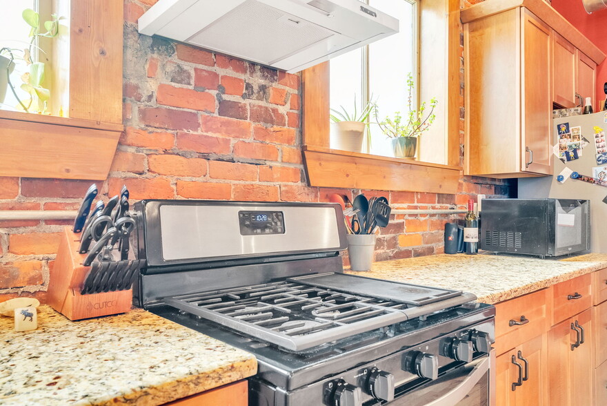 More Photos Of 306-310 Huron Ave, Port Huron Freestanding For Sale