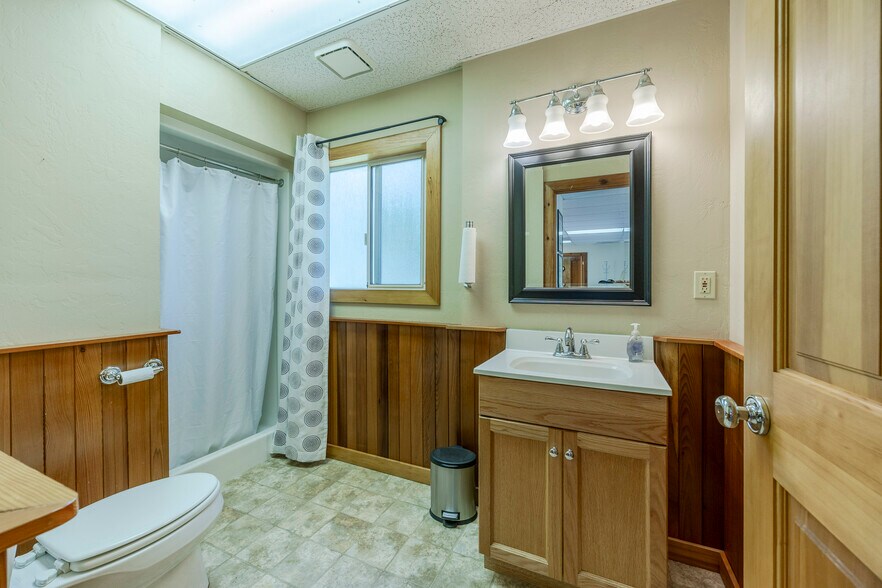 More Photos Of 45632 McKenzie Hwy, Vida Flex For Sale