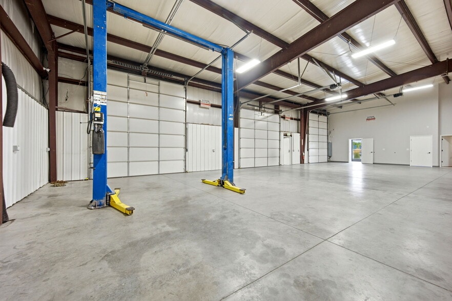 More Photos Of 7315 McClain Pt, Colorado Springs Warehouse For Lease