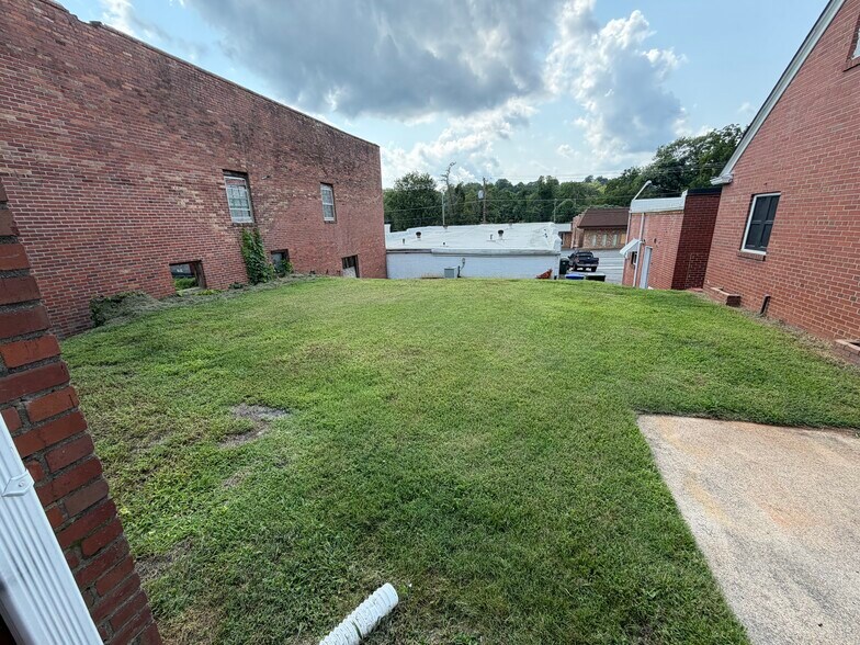 More Photos Of 131 W 2nd St, Rutherfordton Medical For Lease