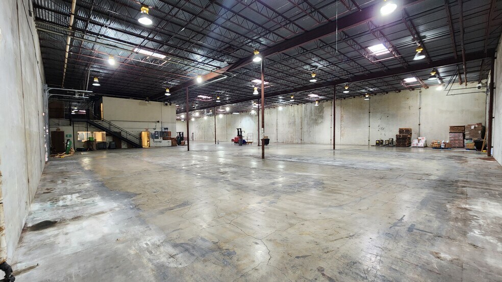 More Photos Of 2400 Industrial Blvd, Temple Distribution For Lease