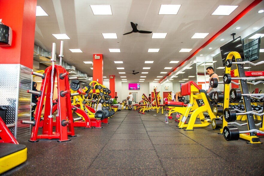 More Photos Of 92-77 Queens Blvd, Rego Park Hotel For Sale