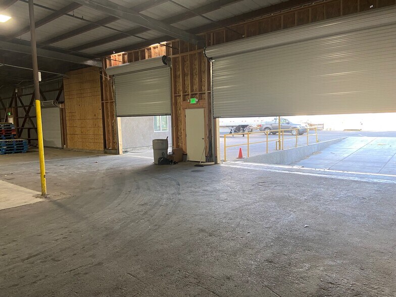 More Photos Of 741 S Airport Way, Stockton Showroom For Lease
