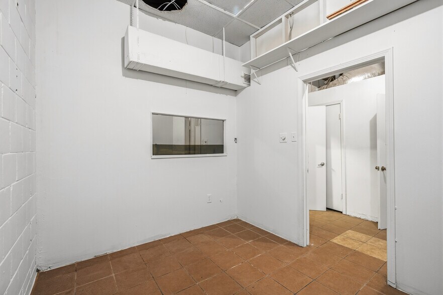 More Photos Of 4424 N Shepherd Dr, Houston Storefront For Lease