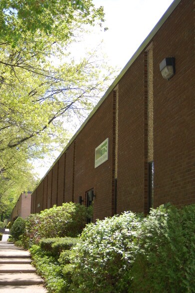 More Photos Of 92-98 South St, Hopkinton Flex For Lease