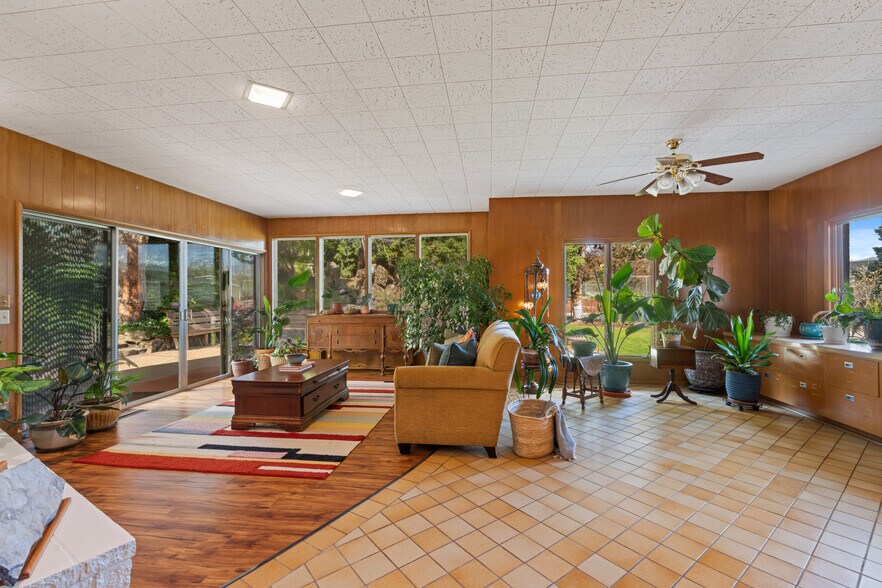 More Photos Of 1001 Cherry Heights Rd, The Dalles Flex For Sale