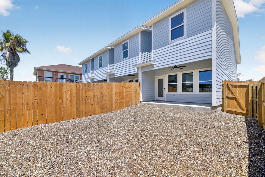 More Photos Of 13981 Ports O Call Dr, Corpus Christi Multifamily For Sale