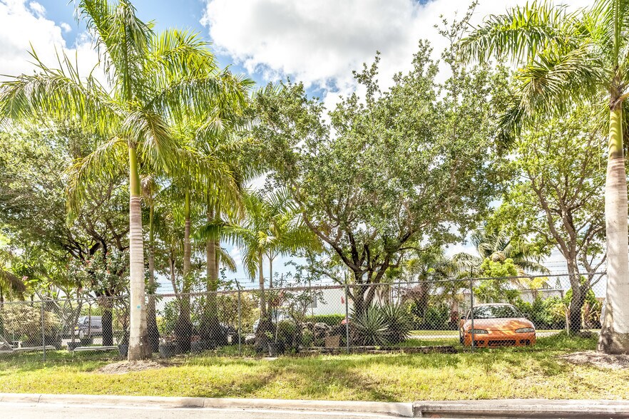 More Photos Of 13977-13981 SW 140th St, Miami Flex For Sale