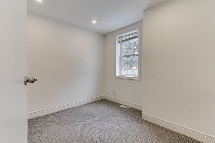 More Photos Of 187 Finch Ave W, Toronto Office Residential For Sale