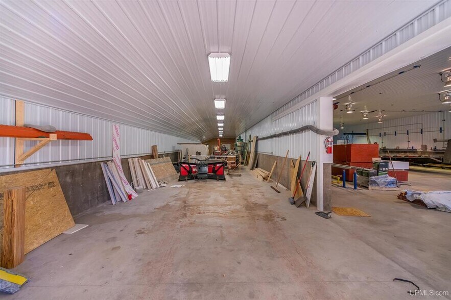 More Photos Of 9465 US Highway 41 S, Skandia Flex For Sale