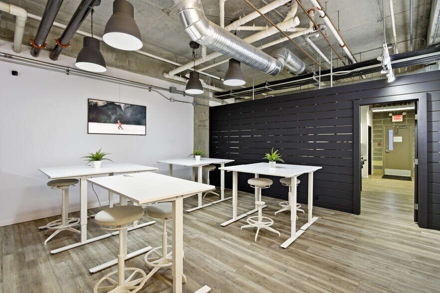 More Photos Of 9411 98 Av NW, Edmonton Office For Sale