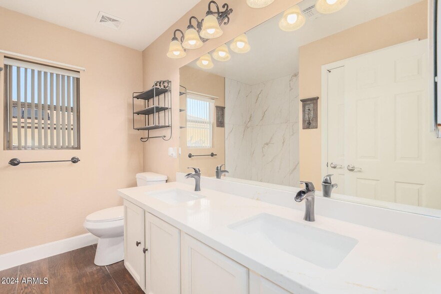 More Photos Of 1330 E Lynx Way, Chandler Specialty For Sale