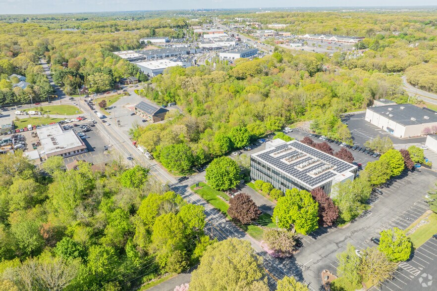 More Photos Of 40 Quaker Ln, Warwick Office For Lease