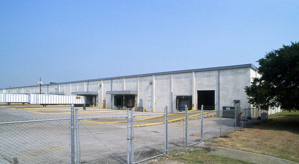 More Photos Of 2667-2677 Northaven Rd, Dallas Warehouse For Lease