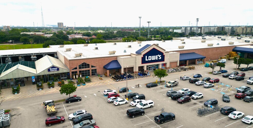 More Photos Of 8715 West Loop S, Houston Unknown For Lease