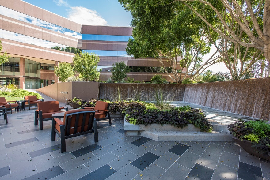 More Photos Of 426 N 44th St, Phoenix Unknown For Lease