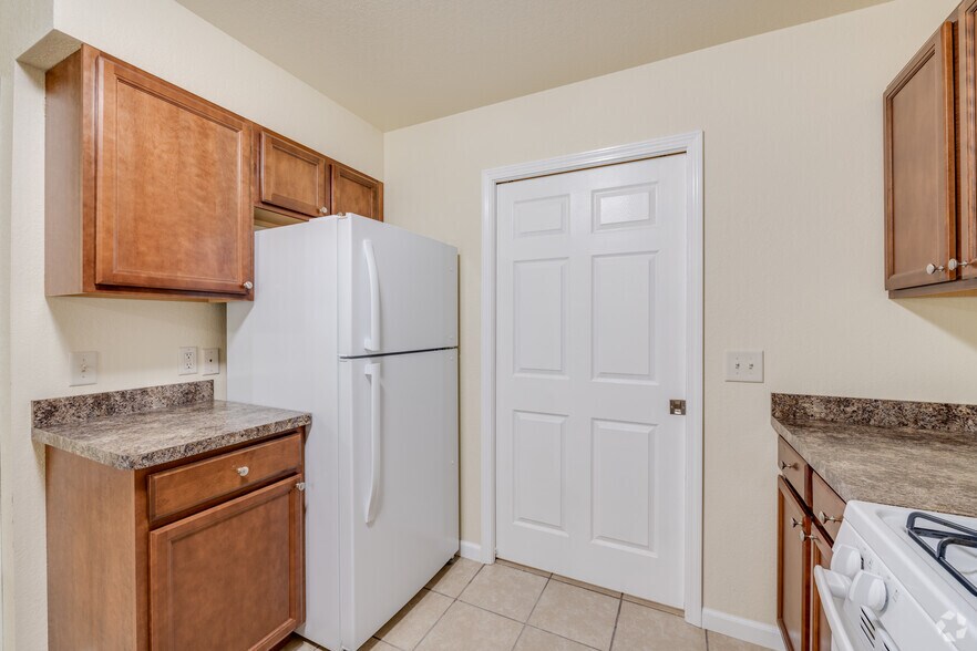 More Photos Of 816 Marquette Ave, Muskegon Apartments For Sale