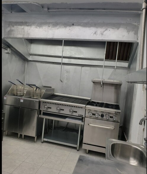 More Photos Of 726 Arthur Godfrey Rd, Miami Beach Restaurant For Lease